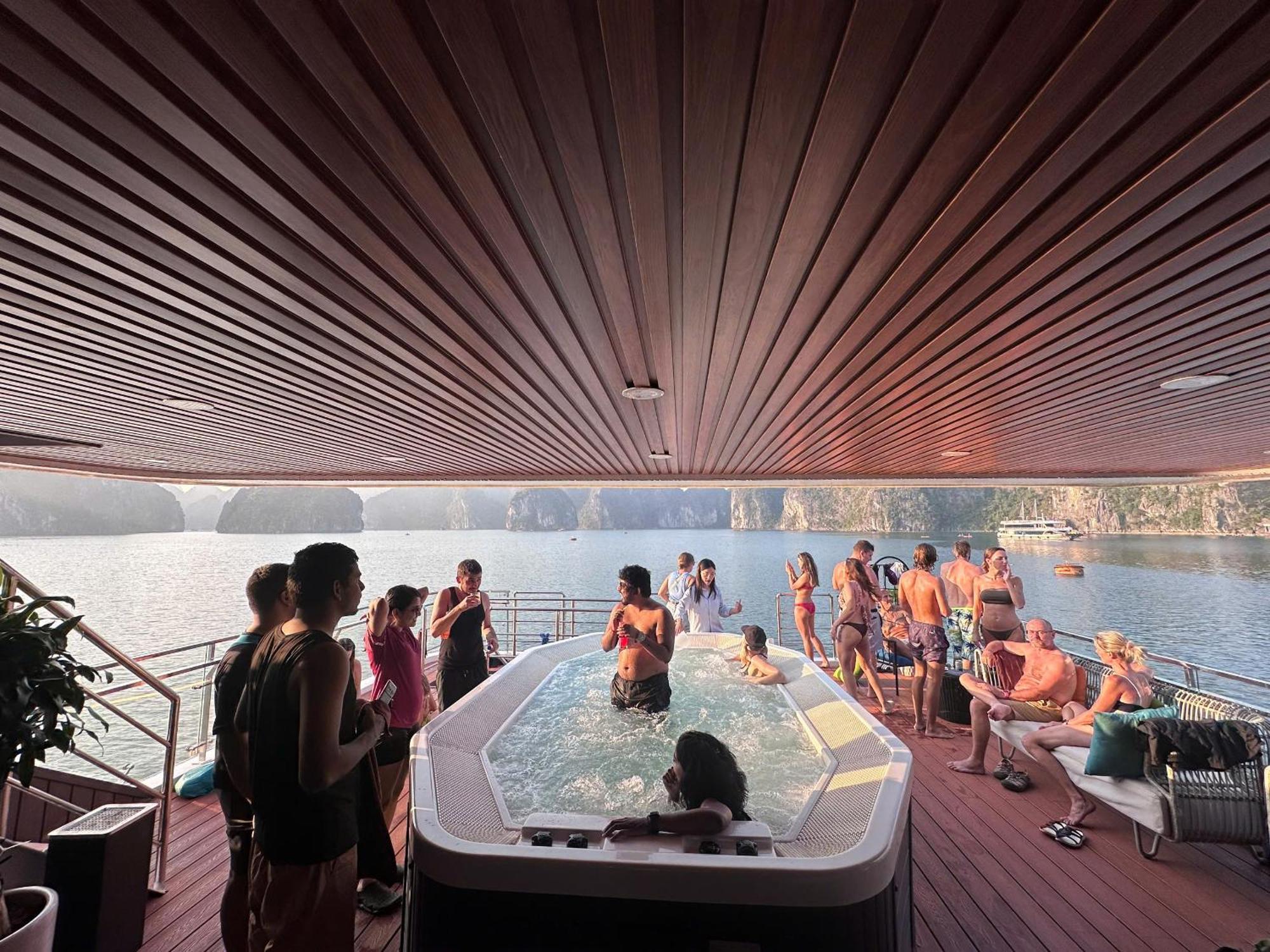 Green Mountain Cat Ba Hotel Dong Khe Sau Экстерьер фото